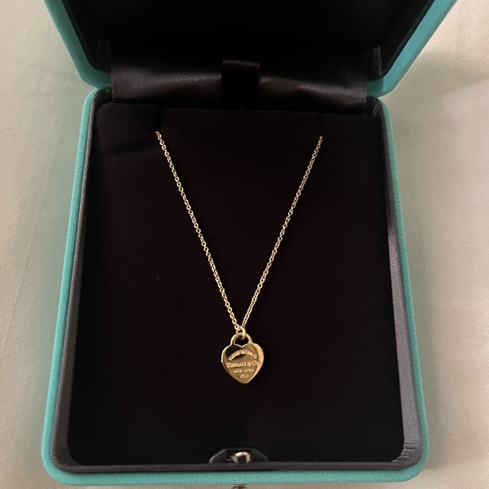 SOLD—- NWT — Return To Tiffany’s — Gold Pendant Necklace